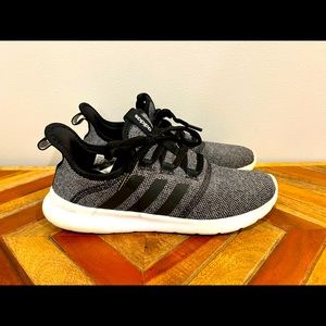 Women’s size 7 Addidas cloud foam trainers.